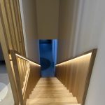 Tammiportaat ledivalaistuksella ylhäältä katsottuna.